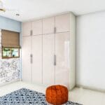 Desain Lemari Pakaian Modern 4 Pintu Berwarna Ungu