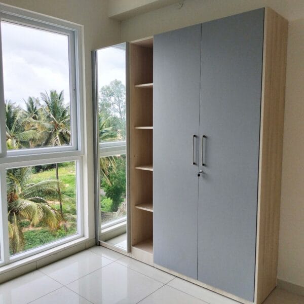 Desain Lemari Ayun 3 Pintu Kontemporer dengan Finishing Laminasi Suede