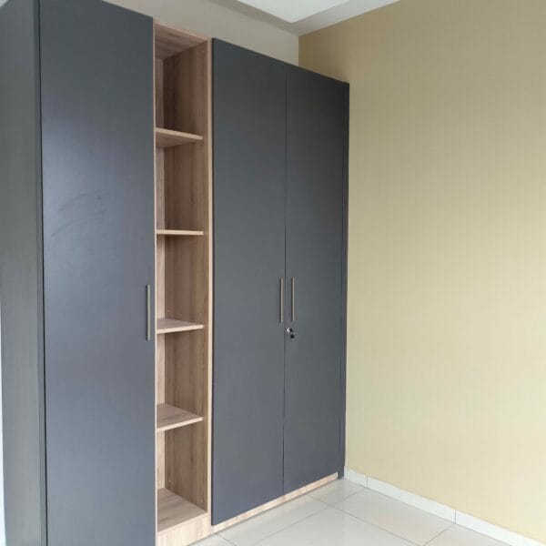 Desain Lemari Ayun Kontemporer 3 Pintu dengan Finishing Luna Scura dan Acacia