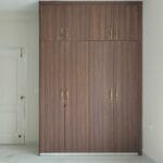 Desain Lemari Ayun 4 Pintu Kontemporer dengan Finishing Sandy Fossil Recon