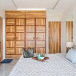 Desain Lemari Ayun 4 Pintu Klasik Bertekstur Kayu