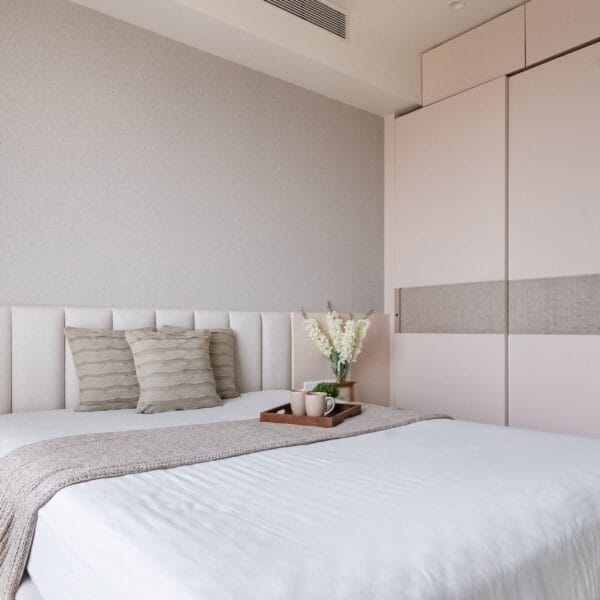 Lemari Geser 2 Pintu Minimalis Finishing Suede: Elegan & Fungsional