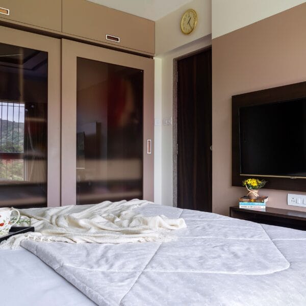 Lemari Geser 2 Pintu Klasik Warna Beige Muda - Desain Elegan & Custom