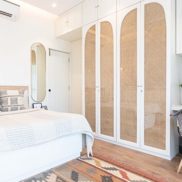 Lemari Ayun 4 Pintu Klasik Putih Frosty & Rotan Biege Custom