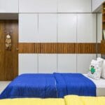 Lemari Ayun 4 Pintu Modern Panel Kayu: Desain Custom Terbaik