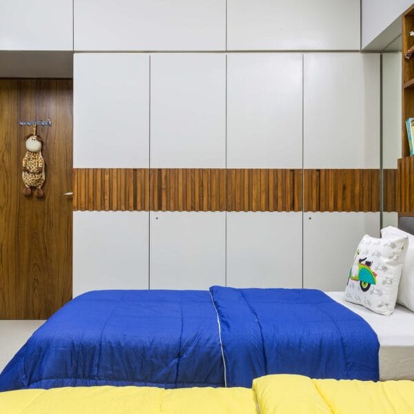 Lemari Ayun 4 Pintu Modern Panel Kayu: Desain Custom Terbaik