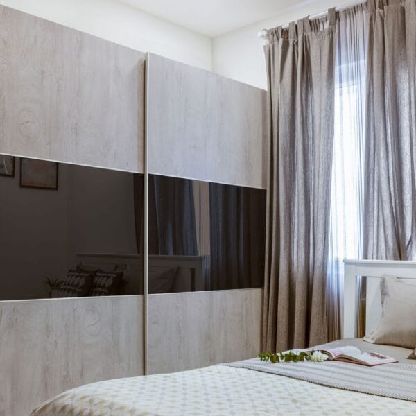 Lemari Geser 2 Pintu Minimalis Pine Tone: Desain Modern & Elegan