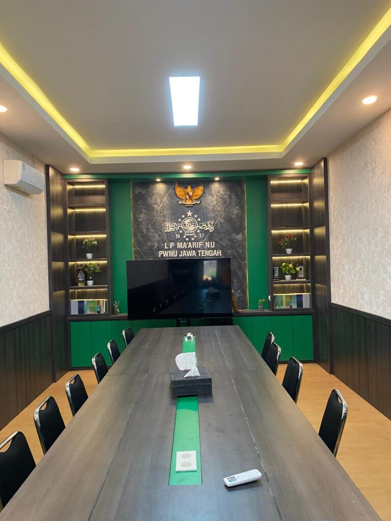 Ruang Rapat & Backdrop – LP Ma’arif NU PWNU Jawa Tengah