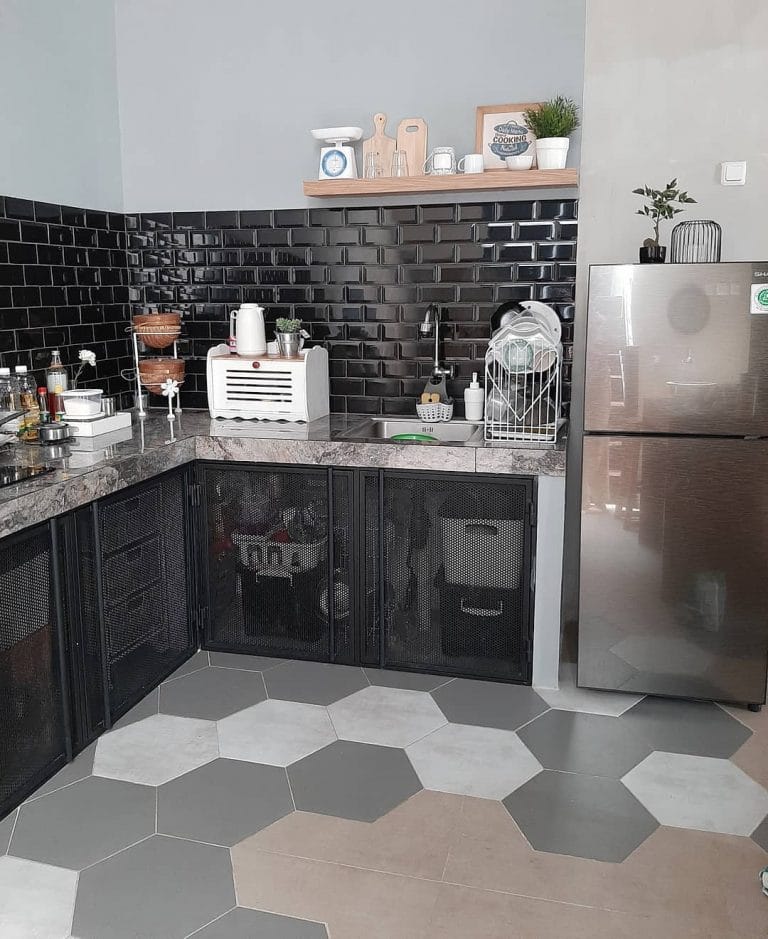 desain dapur minimalis warna hitam abu abu instagram.com rena iput 768x939 1