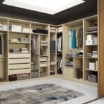 Lemari Pakaian Kayu Modern dengan Pintu Geser