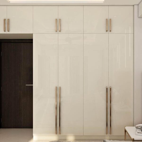 Desain Lemari Pakaian 4 Pintu Modern Dengan Penyimpanan Loteng