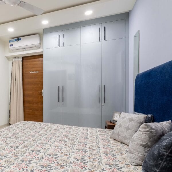Desain Lemari Pakaian Modern Silver Frost Glossy dan Loft