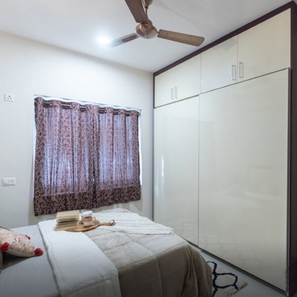 Desain Lemari Pintu Geser Modern - Hitam Kismis & Putih Beku