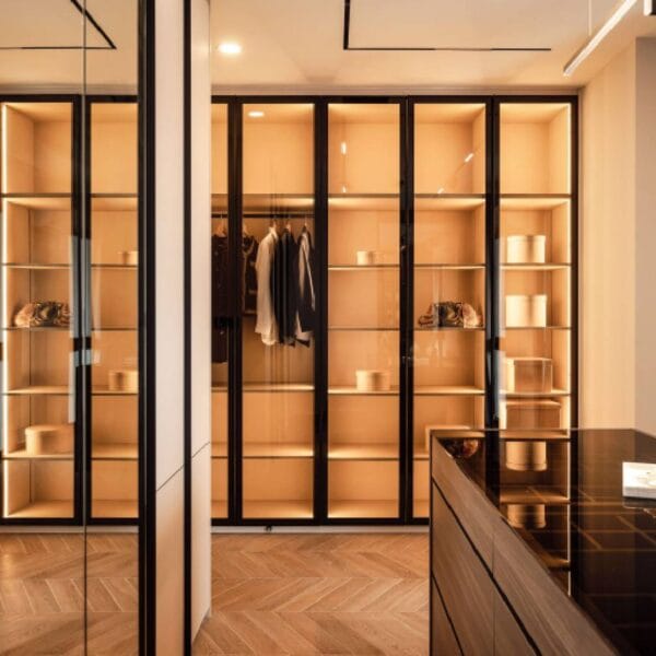 Desain Lemari Ayun Walk-In Kontemporer 5 Pintu Dengan Penutup Kaca