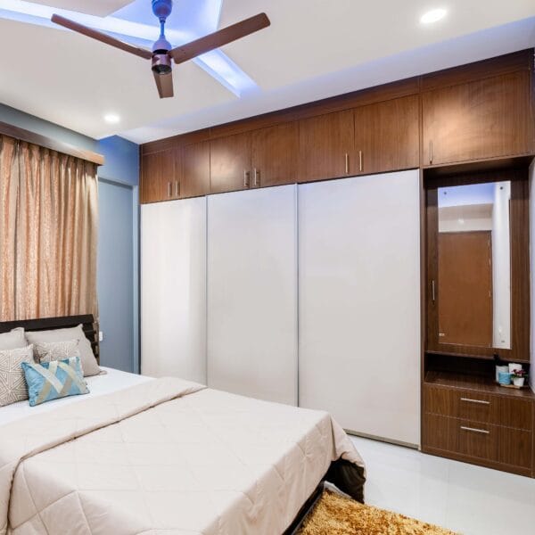 Lemari Pakaian Frosty White Modern dengan Finishing Glossy
