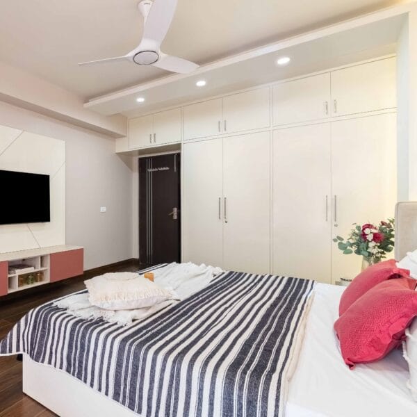 Lemari Pakaian Modern Frosty White dan Set Loteng dengan Finishing Laminasi Suede