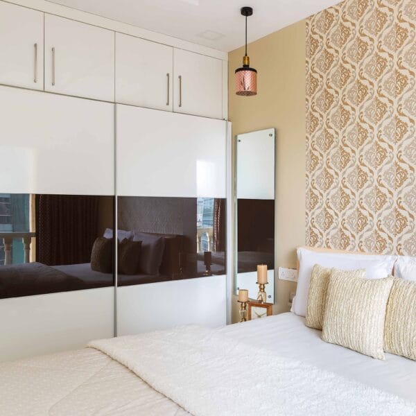 Desain Lemari Pintu Geser Modern Frosty White dan Berry Bunch