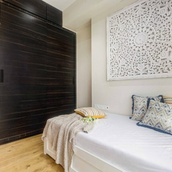 Desain Lemari Pakaian Cherry Walnut Kontemporer Laminasi Suede