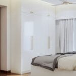 Desain Lemari Ayun Putih 4 Pintu Minimalis dengan Loteng